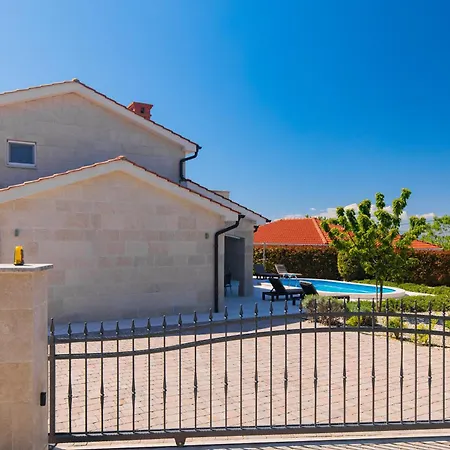 Villa Adeline Sveti Ivan Dobrinjski