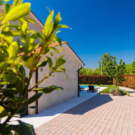 Adeline * Sveti Ivan Dobrinjski