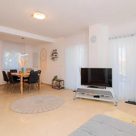 Adeline * Sveti Ivan Dobrinjski