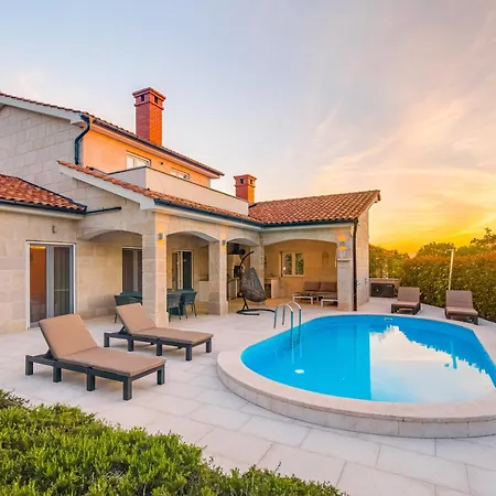 Adeline * Sveti Ivan Dobrinjski