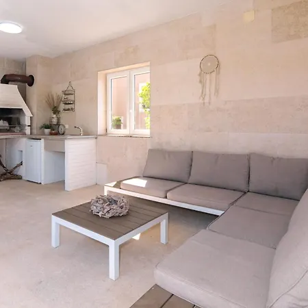 Vila Adeline Sveti Ivan Dobrinjski