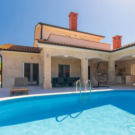 Villa Adeline *