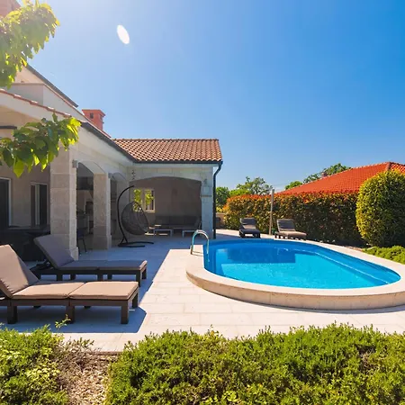 Adeline * Sveti Ivan Dobrinjski