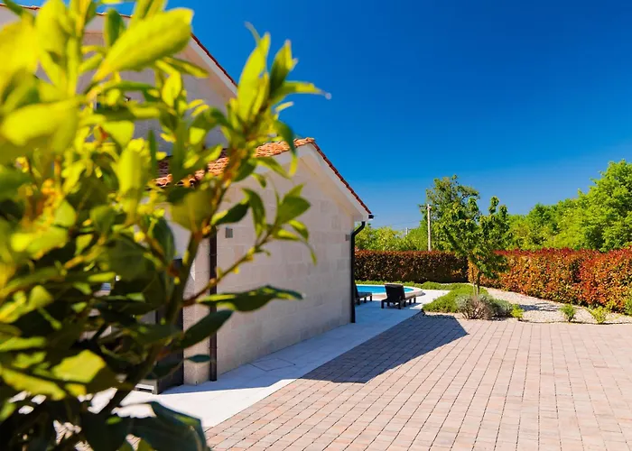 Adeline * Sveti Ivan Dobrinjski